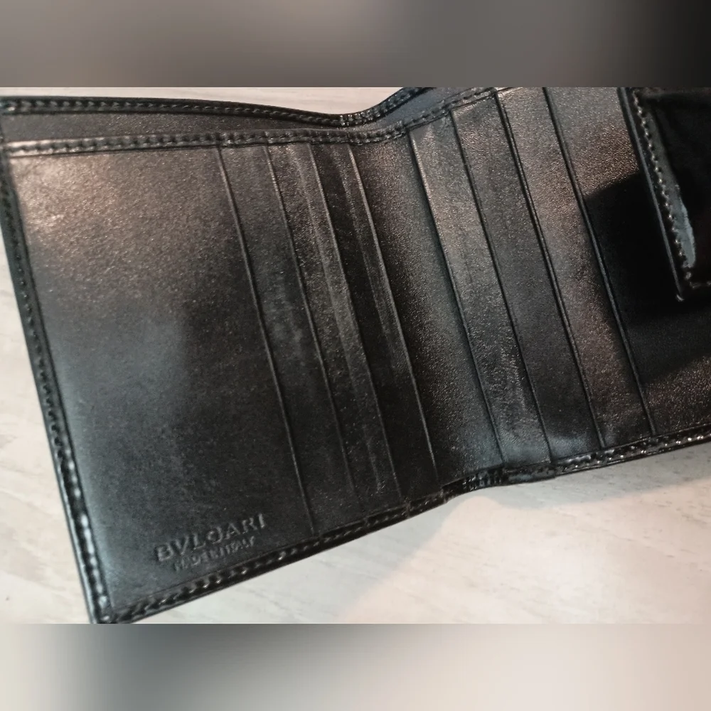 S BVLGARI Black Patent Leather Buckle Medium Wallet